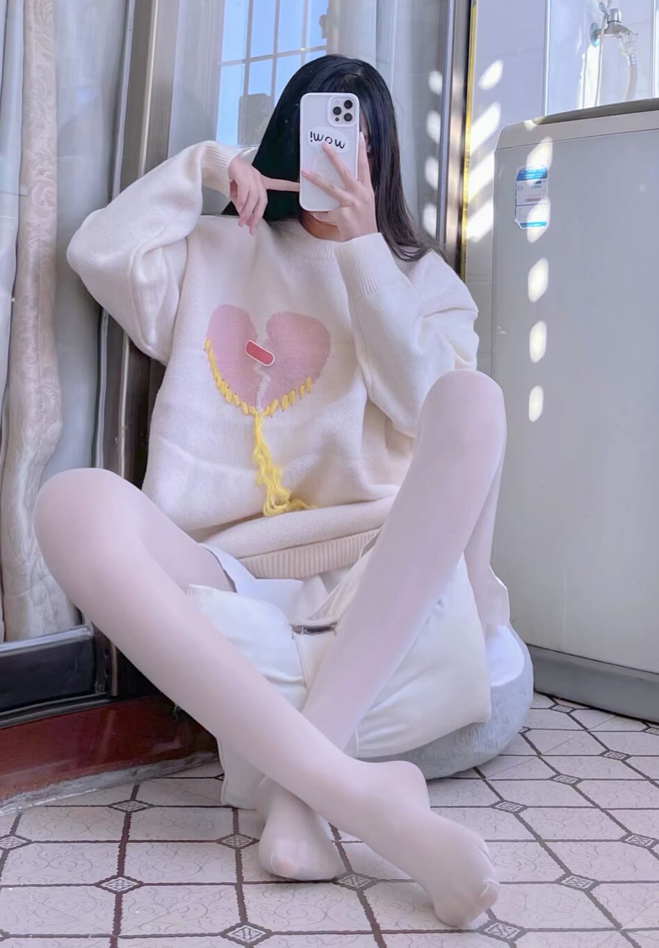 在角落的白丝超短裙大长腿小萝莉-阿勒源码网