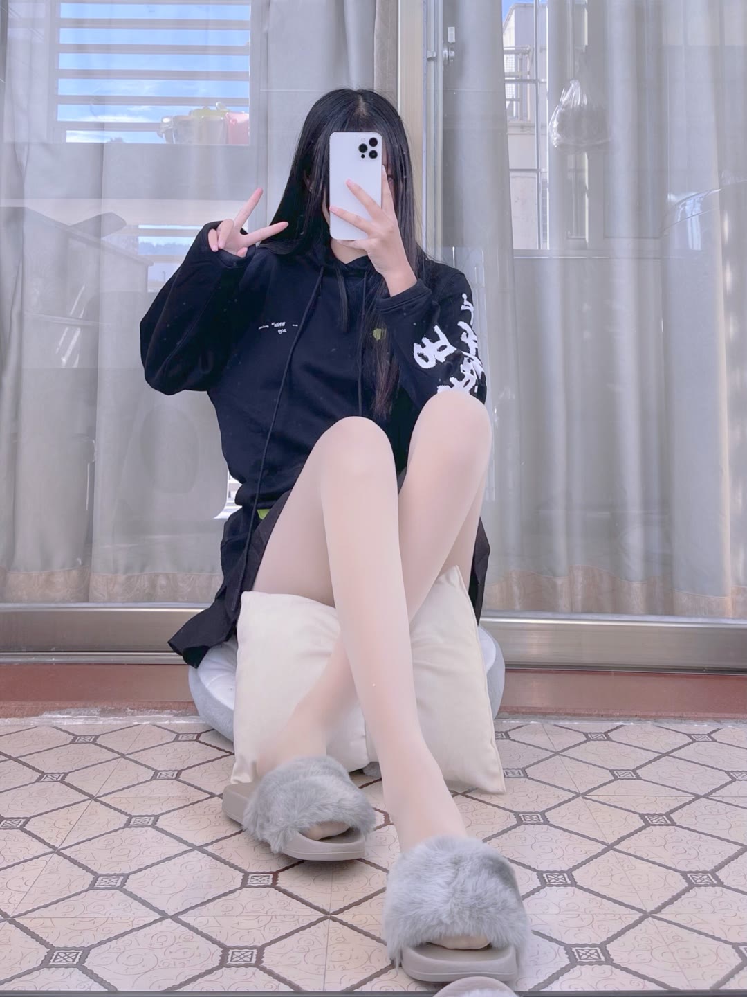 敲可爱的肉丝长头发短裙小姐姐美图-阿勒源码网