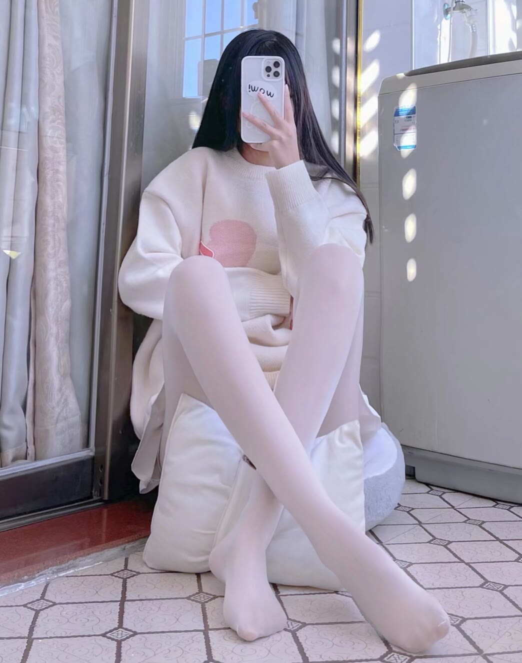 在角落的白丝超短裙大长腿小萝莉-阿勒源码网