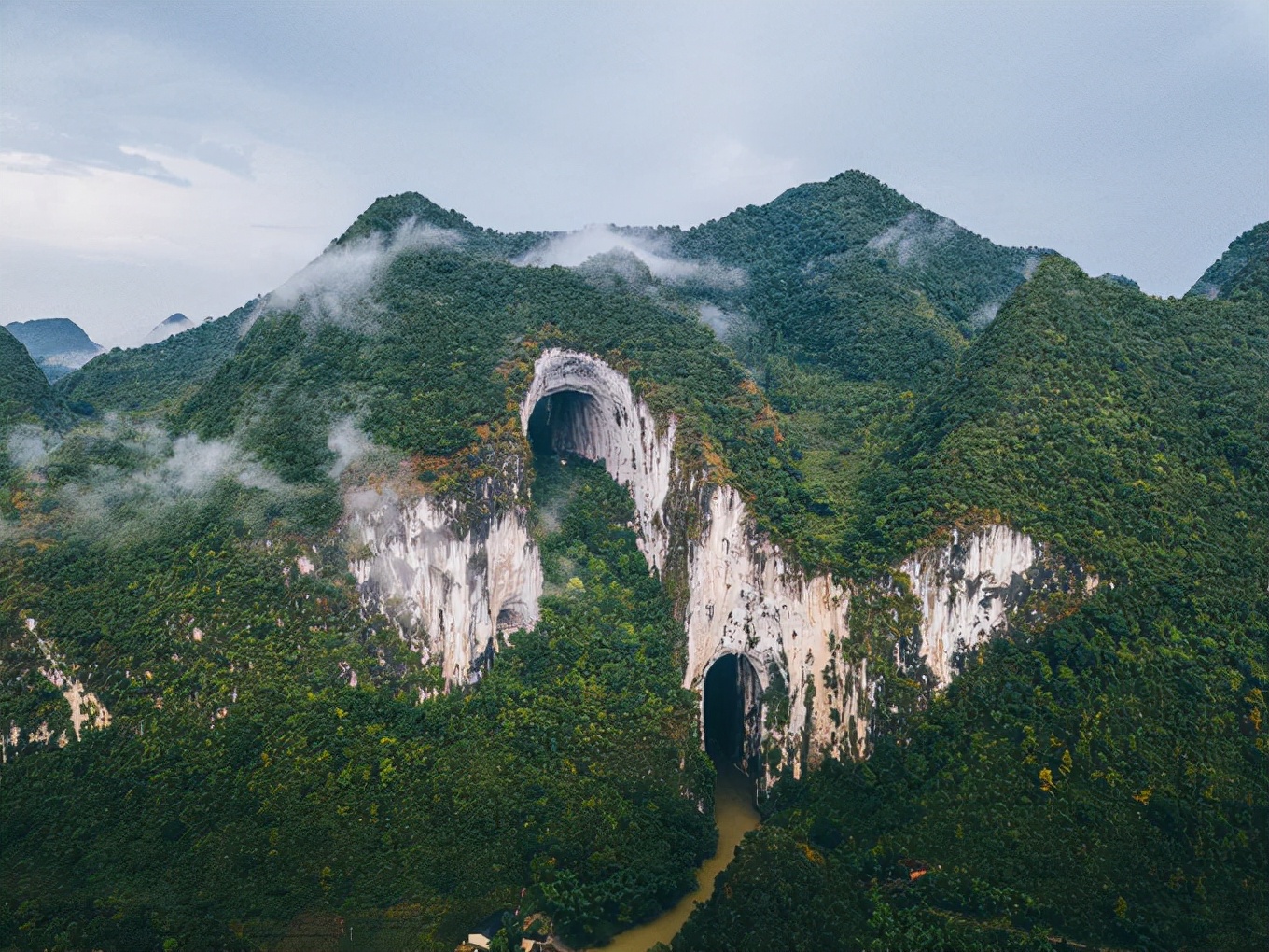 贵州到底有什么？为啥全球科技巨头，抢着把服务器放这里？-阿勒源码网