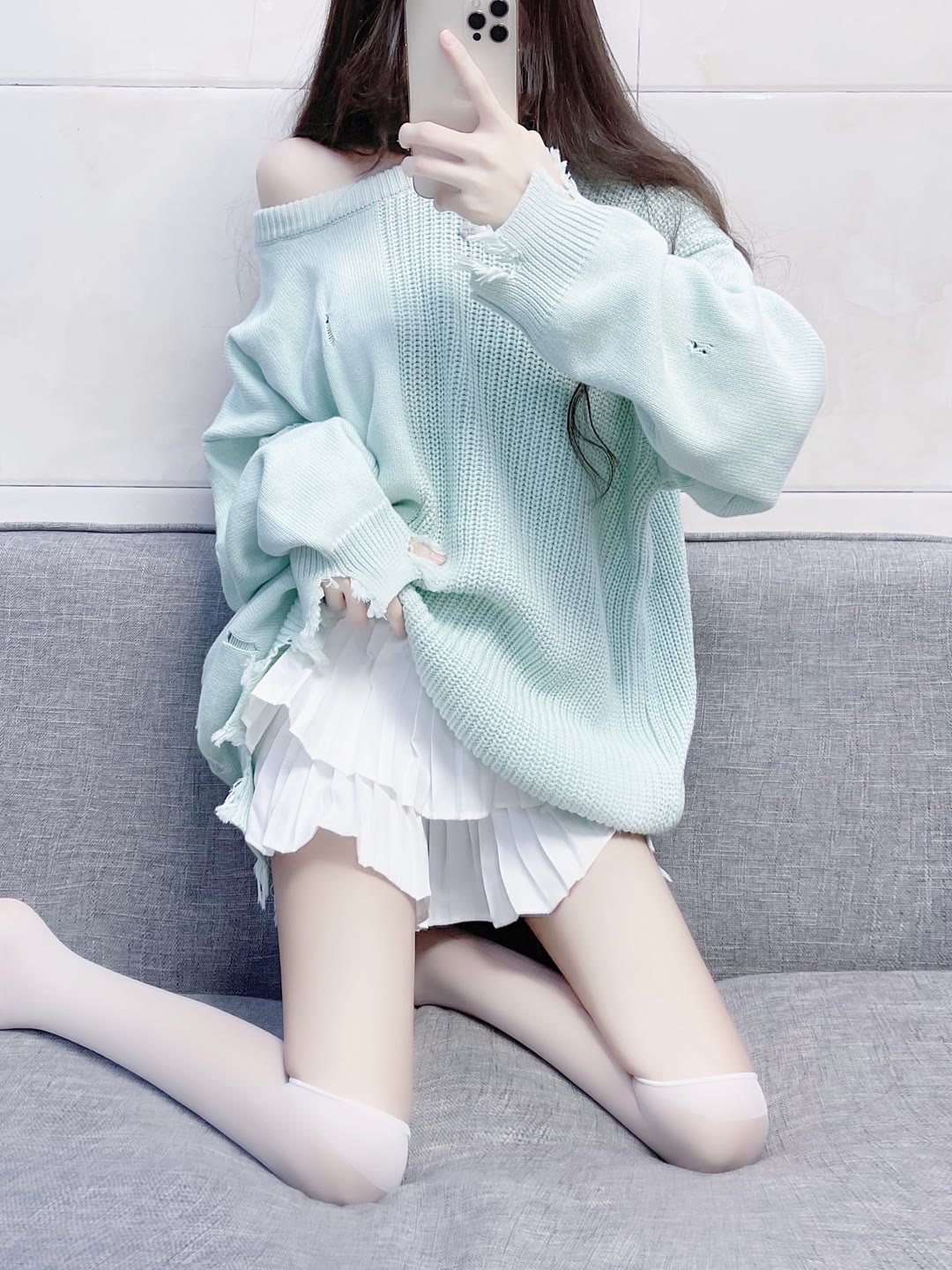露肩破洞毛衣的白丝超透肉小姐姐-阿勒源码网