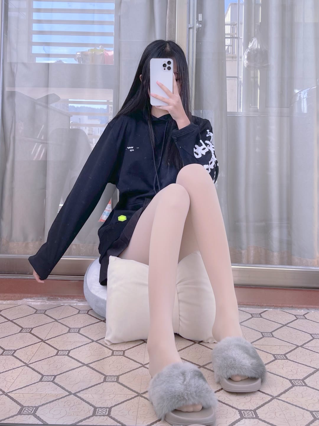 敲可爱的肉丝长头发短裙小姐姐美图-阿勒源码网