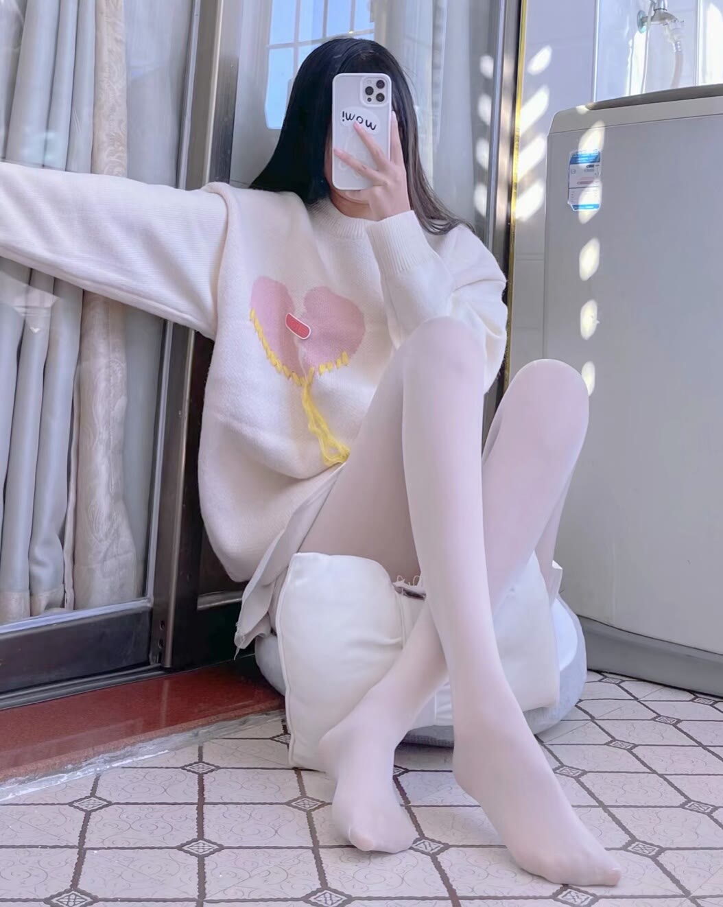 在角落的白丝超短裙大长腿小萝莉-阿勒源码网